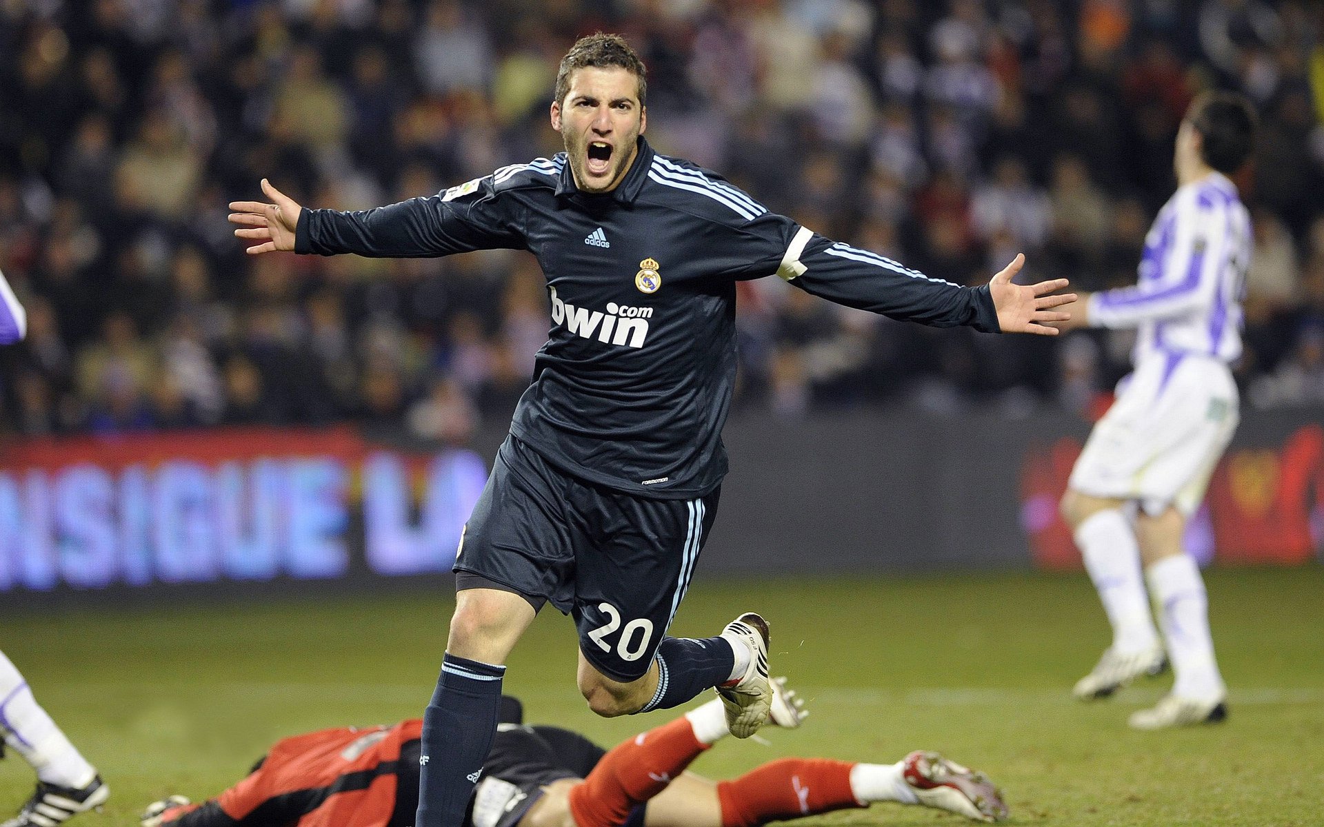 周琦领袖之路漫漫长 易建联背影仍是明灯