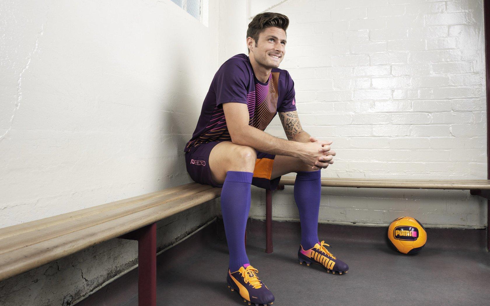 传奇收藏家揭秘,宿敌球衣共藏一室,这些明星的跨界情怀震撼体坛