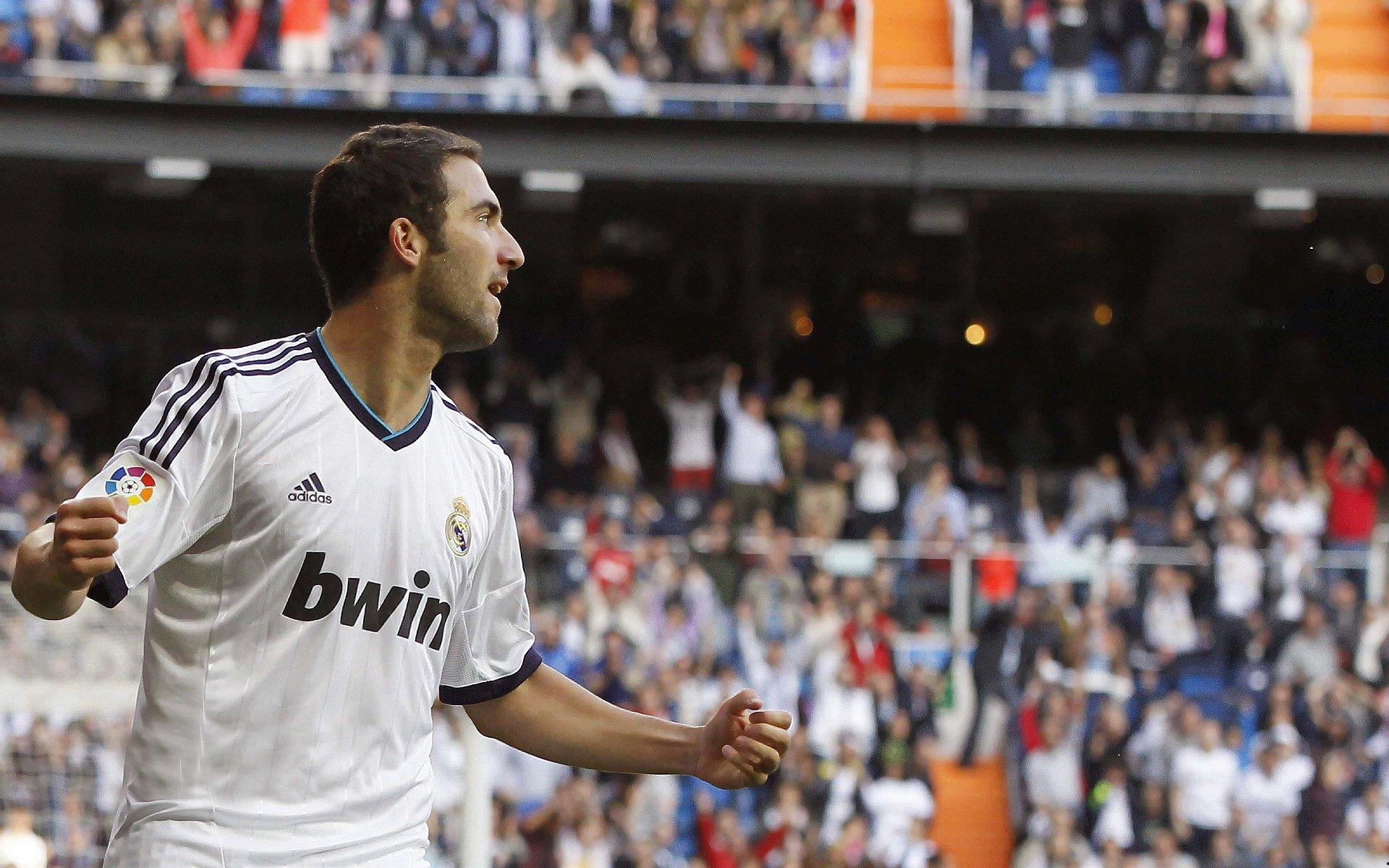 无私奉献铸就胜利基石，库尼亚场上脏活累活全包揽，获赞球队隐形引擎